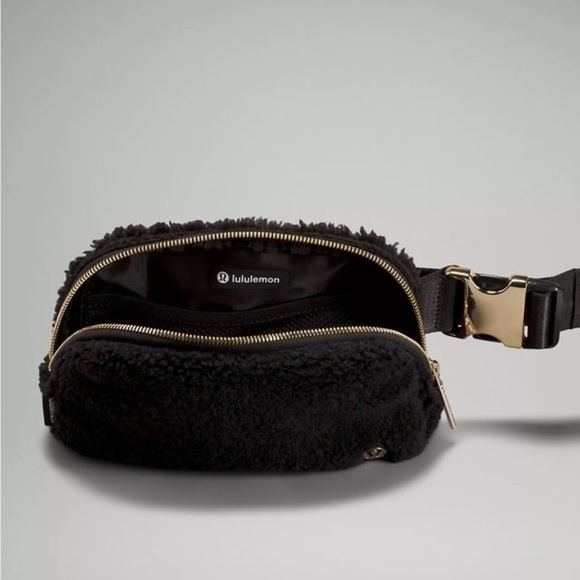 Lululemon Fleece Everywhere Belt Bag Black - Picture 11 of 11